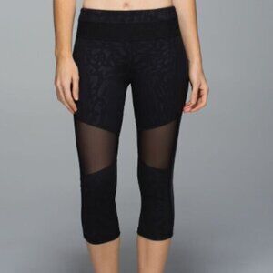 Lululemon Mesh With Me Crop Leggings Animal Swirl Embossed Black/Black Size 4